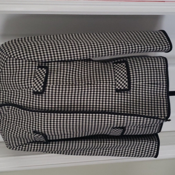 Tahari Arthur S. LEVINE Houndstooth Blazer - Picture 2 of 6